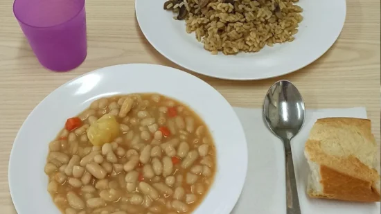 FACUA Euskadi pide responsabilidades al Gobierno Vasco por los gusanos de un menú escolar en Basauri