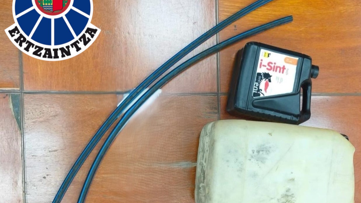 Detenidos cinco jóvenes en Bilbao por robar combustible de varios coches en un parking de La Peña