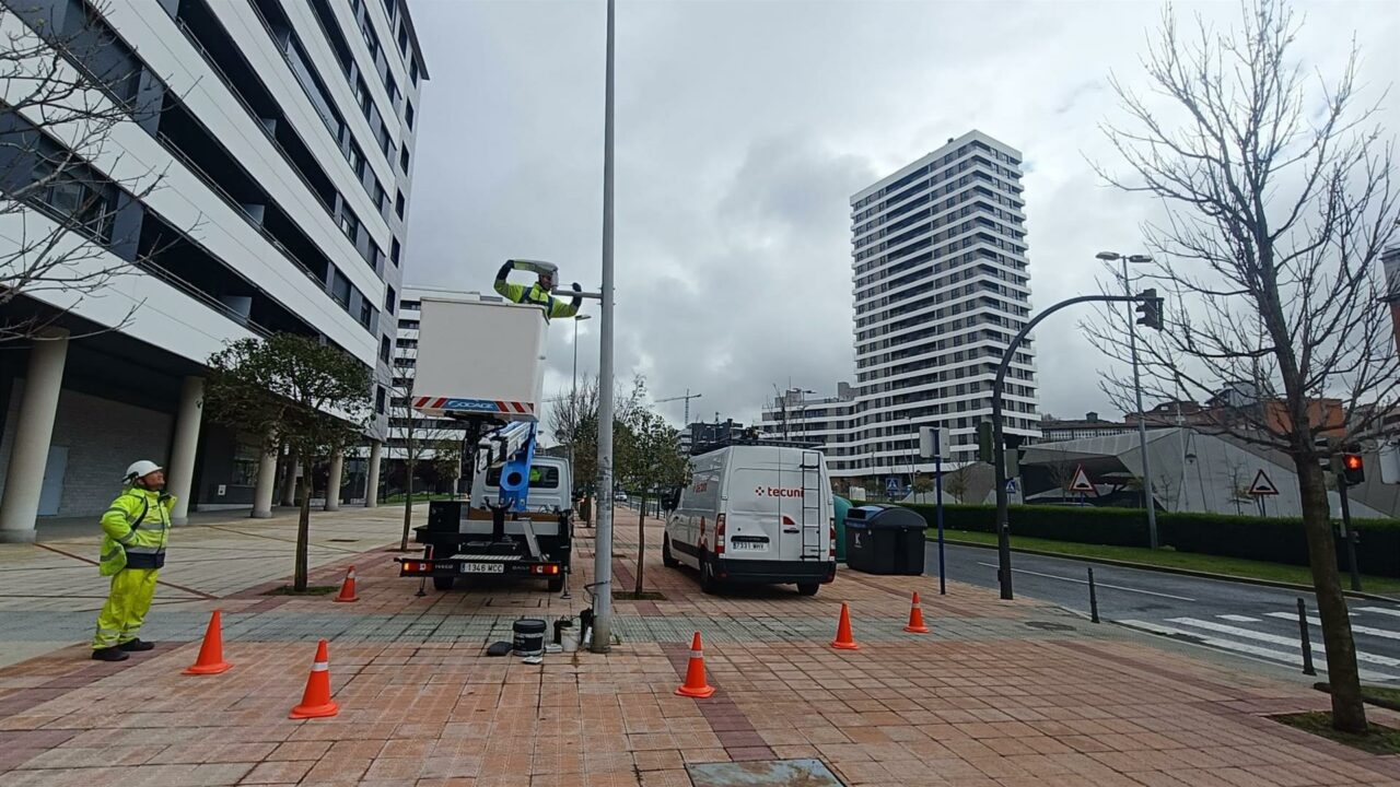 Barakaldo instala 270 nuevas luminarias LED en la avenida Altos Hornos con una inversión de 141.000 euros