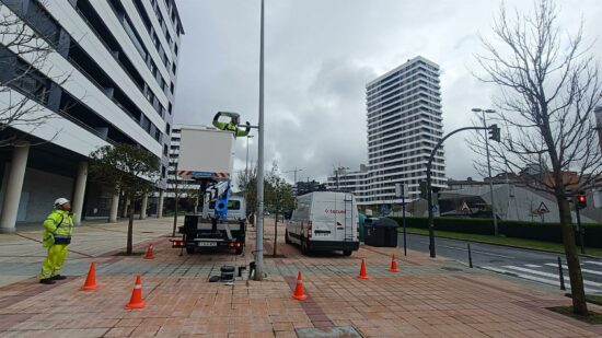Barakaldo instala 270 nuevas luminarias LED en la avenida Altos Hornos con una inversión de 141.000 euros
