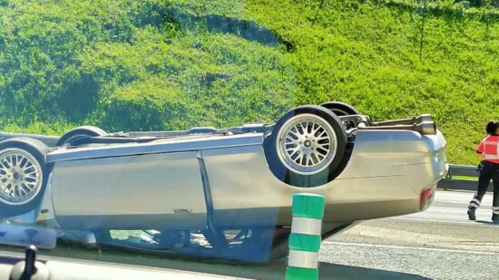 Accidente grave deja cortada la carretera hacia las playas de Sopela y Gorliz