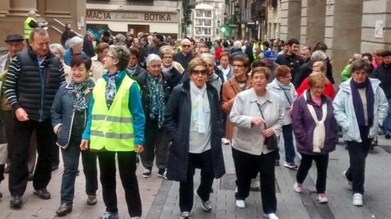La guía que mejora la salud comunitaria en Euskadi: así impulsa Ttipi-Ttapa caminar en grupo