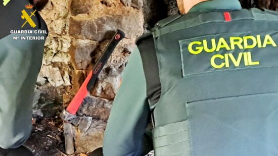 Detenido tras amenazar con un hacha y hurtar a unos jóvenes en Ramales