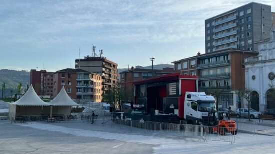 Basauri se vuelca con la Itzulia y se prepara para una jornada con fuertes restricciones de tráfico