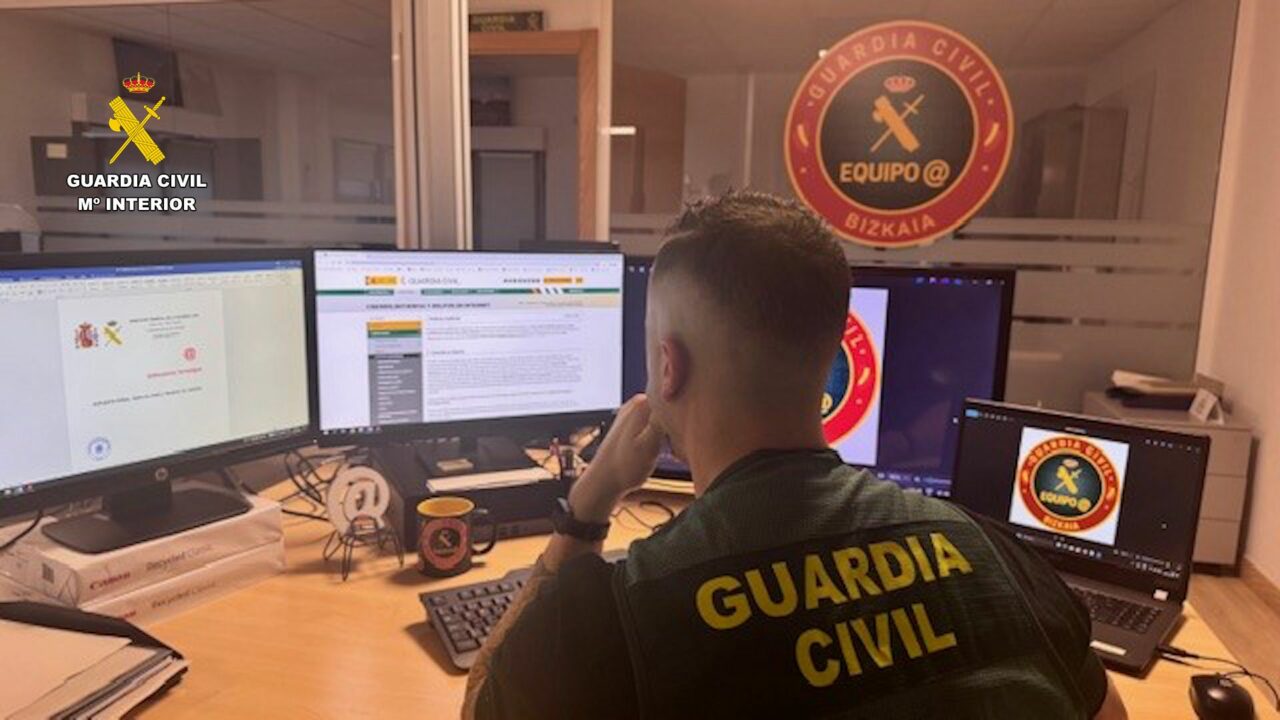 La Guardia Civil de Bizkaia desarticula un grupo que estafaba con falsos anuncios de móviles de alta gama en Internet