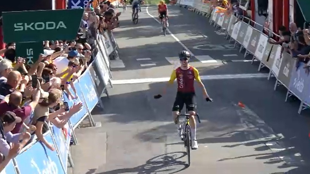 Alex Aranburu logra un triunfo con sabor euskaldun en la etapa de Galdakao de la Itzulia