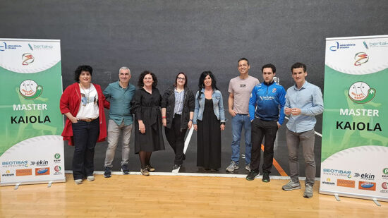 Arranca la temporada de pelota mano en Amorebieta con el Master Kaiola Txapelketa