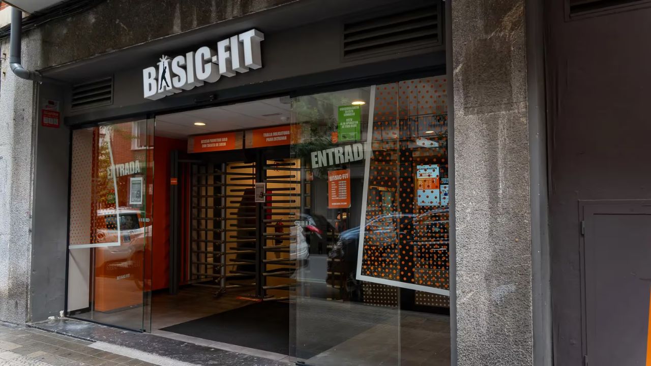 Un ciberataque a Basic-Fit expone datos bancarios de millones de clientes: qué hacer si eres uno de ellos