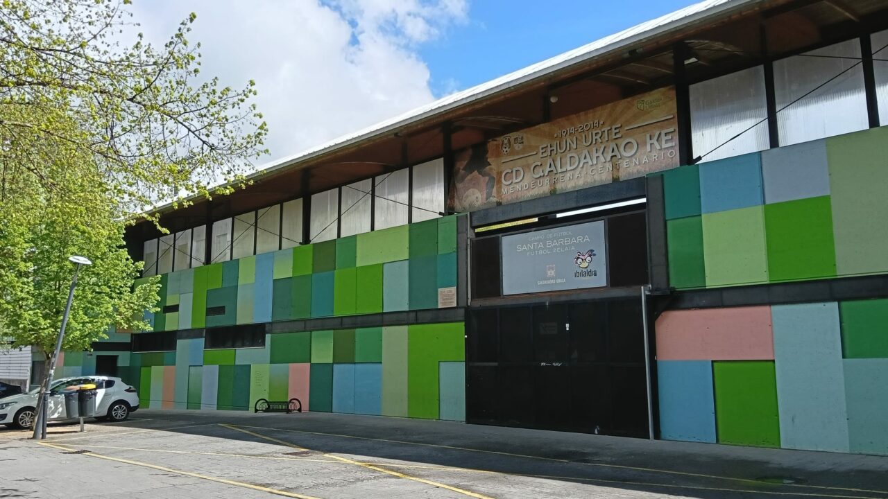 Un padre del equipo local agrede a un jugador menor del Santutxu tras un partido en Galdakao