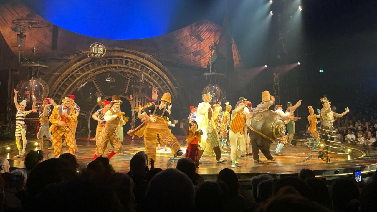 Acrobacias imposibles y fantasía retro: Kurios de Cirque du Soleil deslumbra en Barakaldo