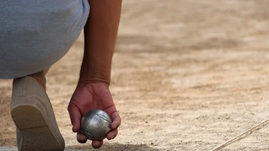 Getxo impulsa la petanca con dos nuevas pistas en Fadura para fomentar el deporte entre mayores