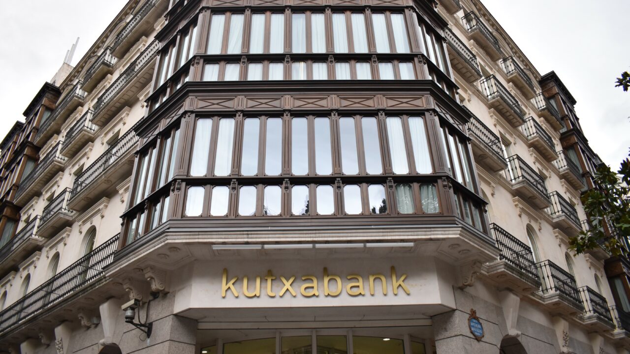 Kutxabank ofrece 300 euros a jóvenes por abrir una Cuenta Vivienda y firmar una hipoteca