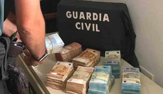 Les pillan con 30.000 euros sin declarar en el Puerto de Bilbao y terminan con 1.000 en el bolsillo