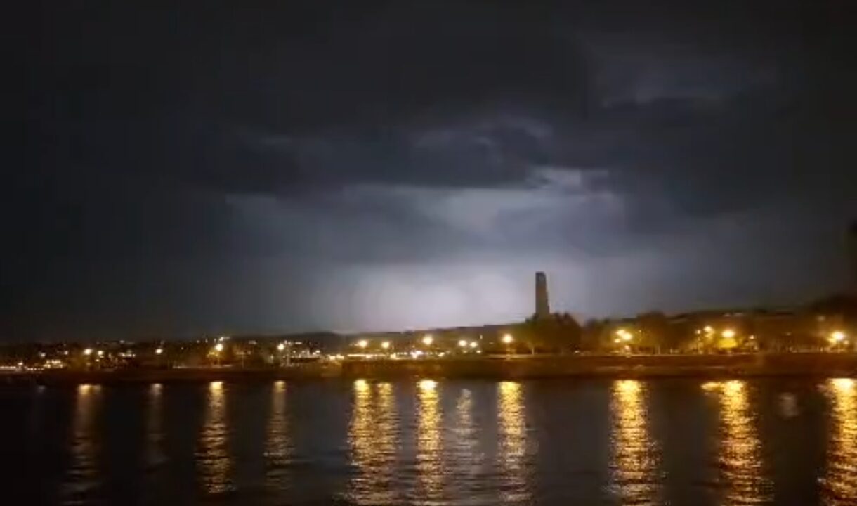 Casi 5.000 rayos en Euskadi durante la tormenta del martes: «El aparato eléctrico fue impresionante»