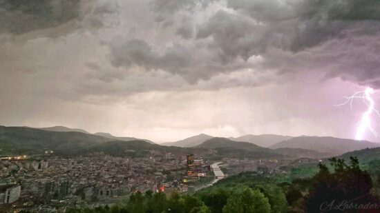 Casi 5.000 rayos en Euskadi durante la tormenta del martes: «El aparato eléctrico fue impresionante»