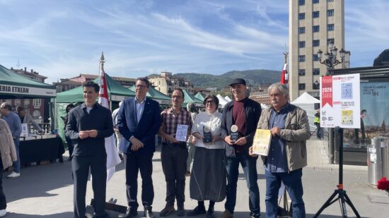 Bilbao celebra el Día Internacional del Libro con los premios ‘Farolillo de Papel’ y actividades literarias