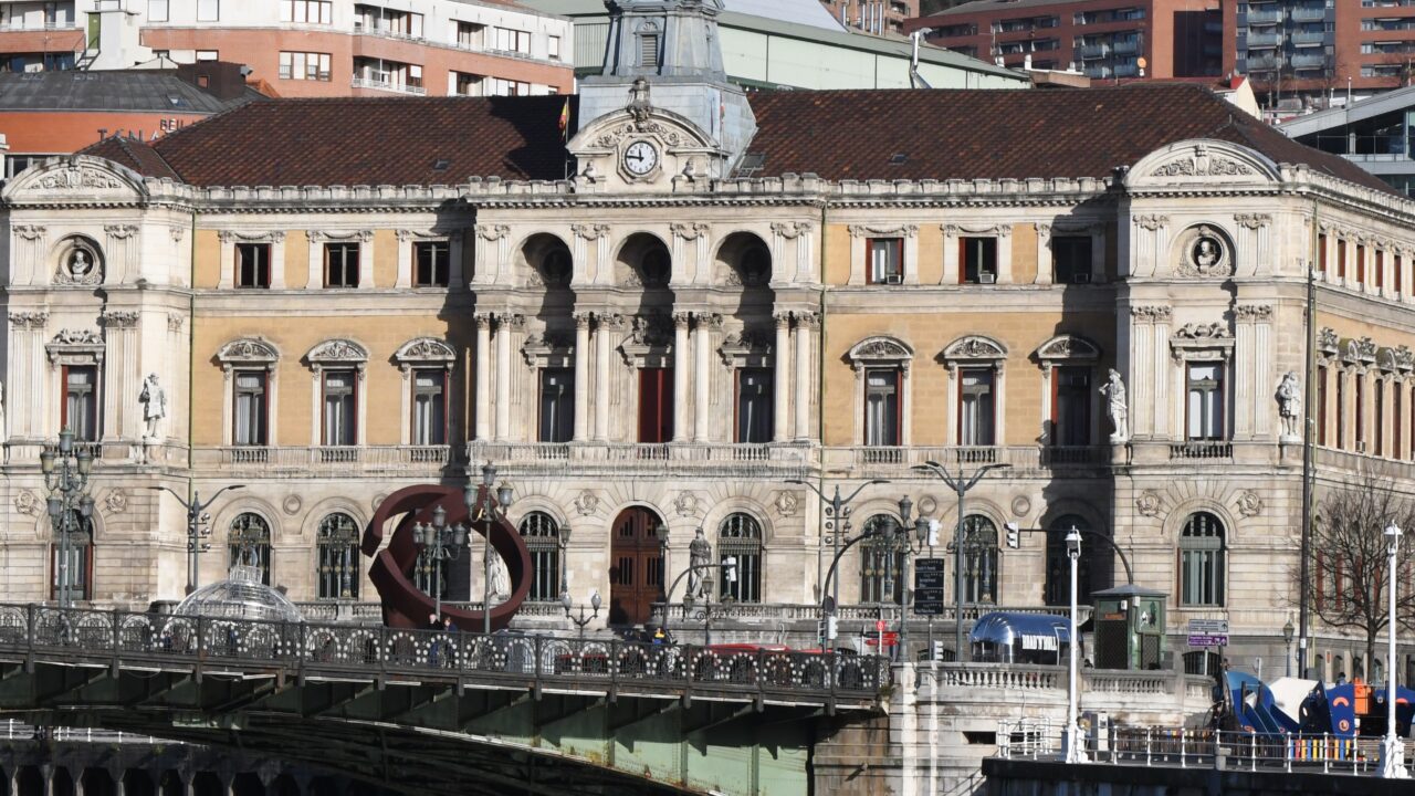 MintzaOn el programa municipal de Bilbao que fomenta el uso del euskera