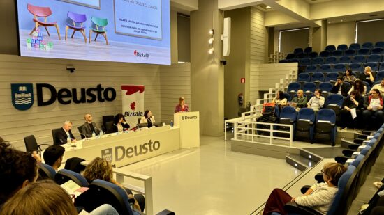 Bizkaia refuerza el apoyo a la adopción con un nuevo programa de formación para familias adoptivas