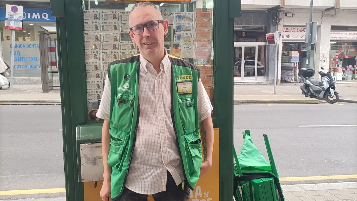 Javier, el vendedor de la ONCE de Santutxu que ha repartido 120.000 euros: «Esta noche no he dormido de la alegría»