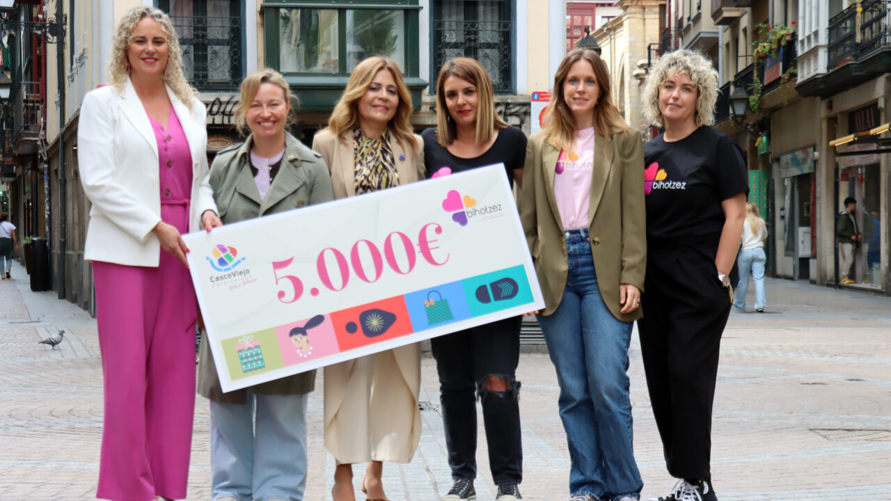 La Asociación de Comerciantes del Casco Viejo dona 5.000 euros a la ONG Bihotzez