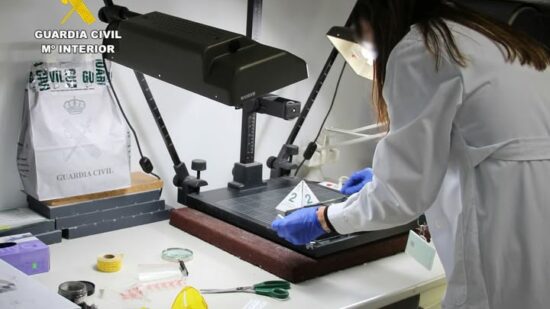 Tres detenidos en Santoña por robar las recaudaciones de máquinas y locales de juego