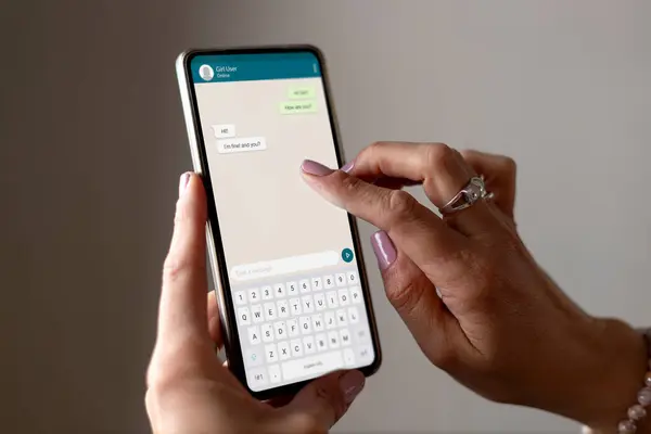 Alerta en Bizkaia por una oleada de estafas bancarias por WhatsApp: ya hay más de 50 denuncias