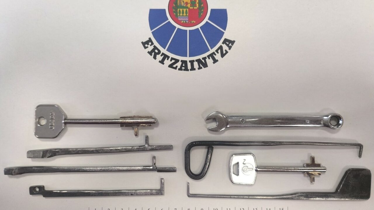 Detenidos en Bilbao dos hombres por el robo con ganzúas en tres viviendas