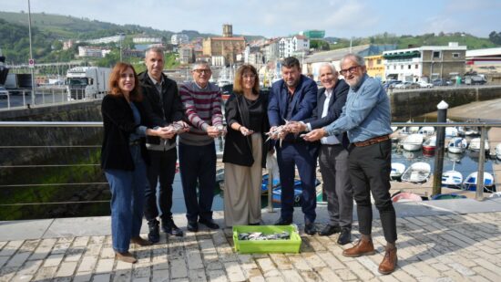 Euskadi amortigua el impacto de la mala costera del verdel con más flexibilidad en las lonjas