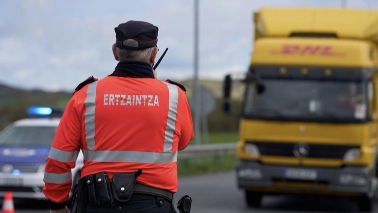 La Ertzaintza intensifica en mayo los controles a camiones en Euskadi