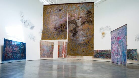 El Museo Guggenheim presenta la obra in situ: Igshaan Adams, Levantando el polvo: El archivo del cuerpo