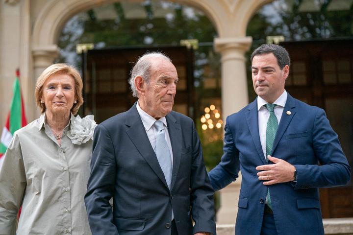 Pradales despide a Garaikoetxea como “arquitecto del autogobierno vasco” y referente de una época
