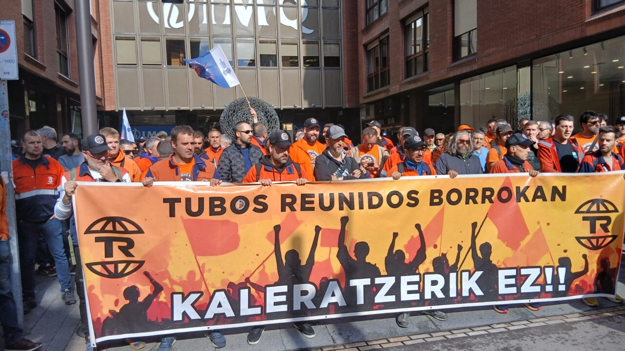 La plantilla de Tubos Reunidos se manifiesta después de que la empresa solicite el concurso voluntario de acreedores