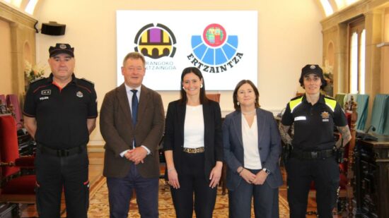 La Ertzaintza y la Policía Local de Durango firman un convenio para compartir bases de datos y reforzar la seguridad