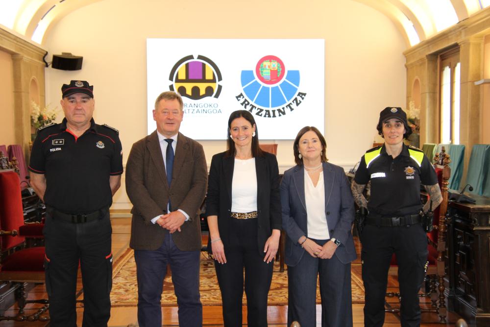 La Ertzaintza y la Policía Local de Durango firman un convenio para compartir bases de datos y reforzar la seguridad