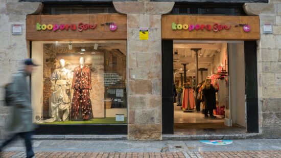TALKAK lleva la moda sostenible del IED Kunsthal Bilbao a los escaparates de Koopera Store
