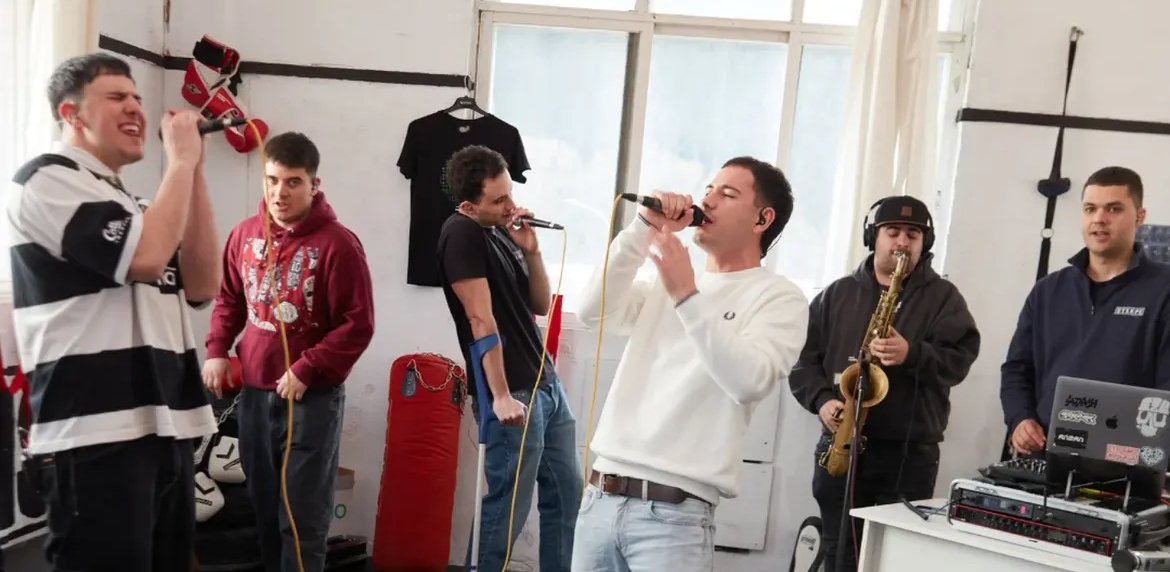 Etxepe publica ‘Etxepeian’, un álbum de despedida con 17 canciones que celebran su sonido y su legado