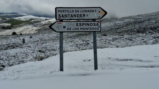 La nieve llega en pleno mes de mayo a este puerto de Burgos
