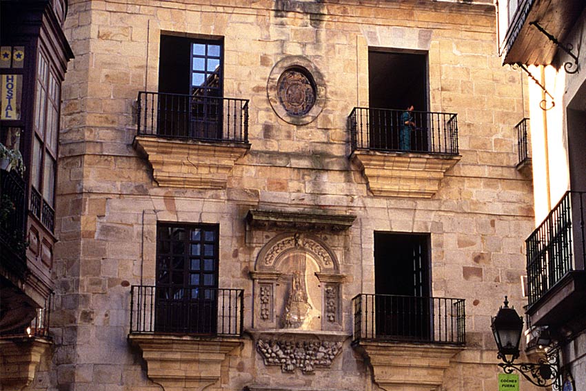 El secreto del Palacio Yohn de Bilbao: la leyenda del túnel del contrabando bajo el Casco Viejo