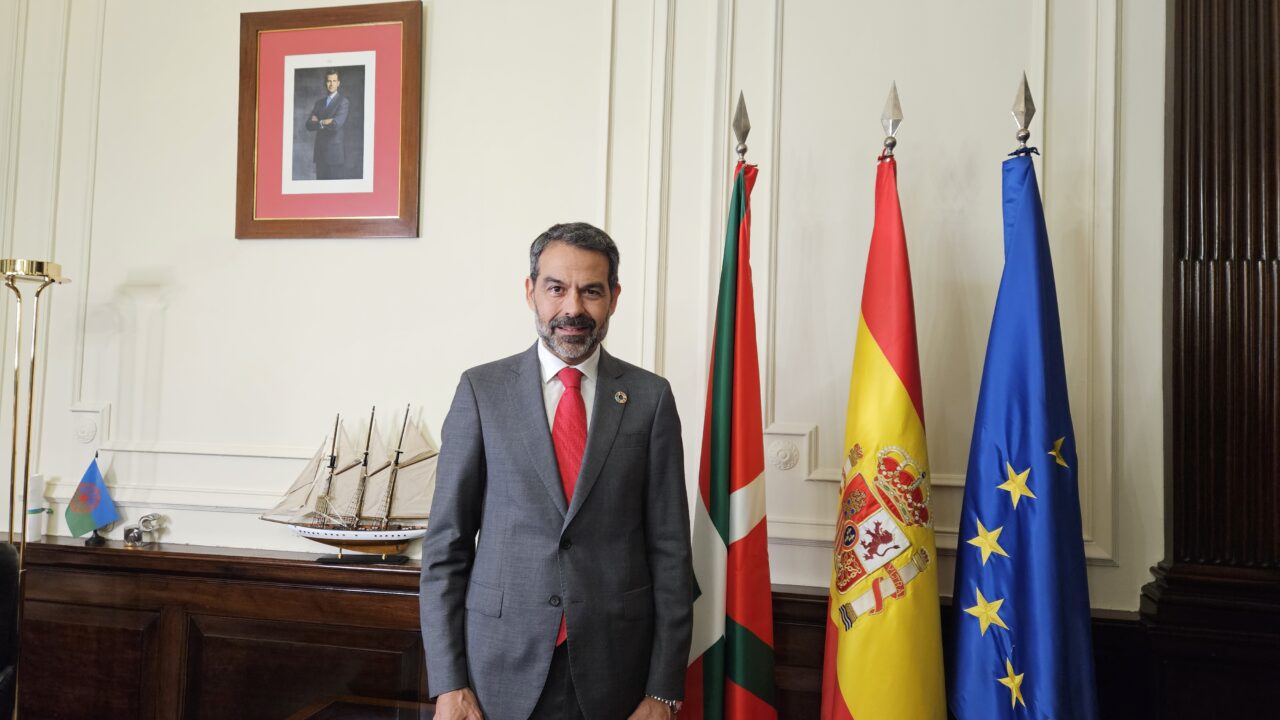 Cese temporal del subdelegado del Gobierno en Bizkaia por un defecto formal en su nombramiento