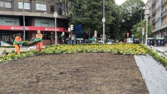 La Plaza Moyua de Bilbao estrena una novedosa imagen floral con 22.000 nuevas plantas