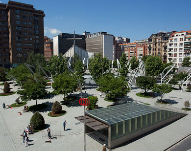 La Plaza Indautxu, a cargo de Universitario Bilbao Rugby y LARRIA Parties, acogerá la fiesta del rugby