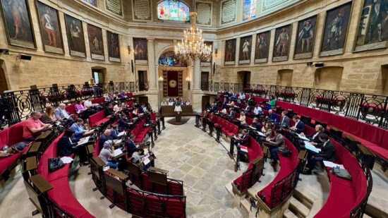 Las Juntas Generales aprueban medidas para paliar los efectos económicos del conflicto bélico en Oriente Próximo