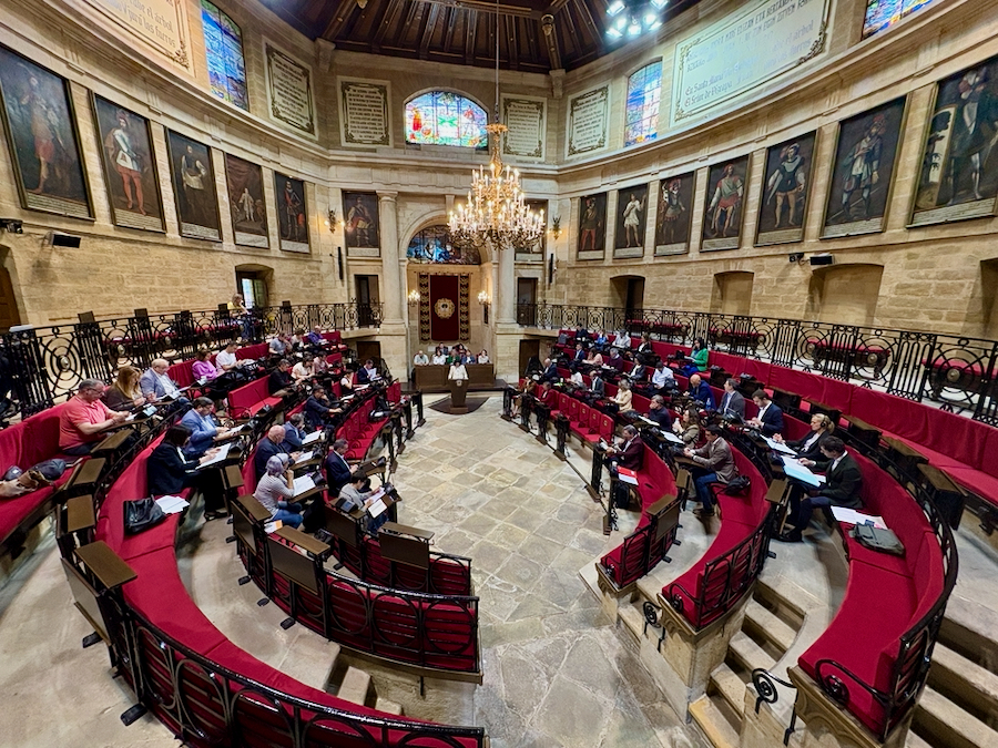Las Juntas Generales aprueban medidas para paliar los efectos económicos del conflicto bélico en Oriente Próximo
