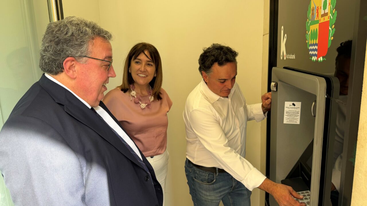 Este municipio encartado estrena su primer cajero tras años sin servicio bancario