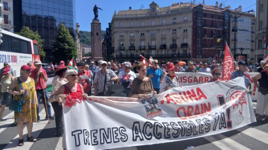 Movilización de pensionistas para lograr mejoras de accesibilidad en los trenes