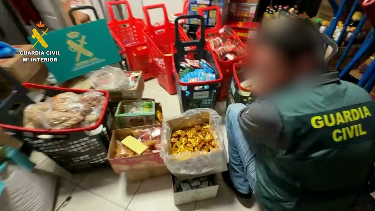 La Guardia Civil interviene más de 5.000 productos alimentarios irregulares en Bizkaia