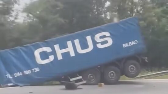 Un camión pierde su remolque en el alto de Barazar : «Por suerte no hay heridos»