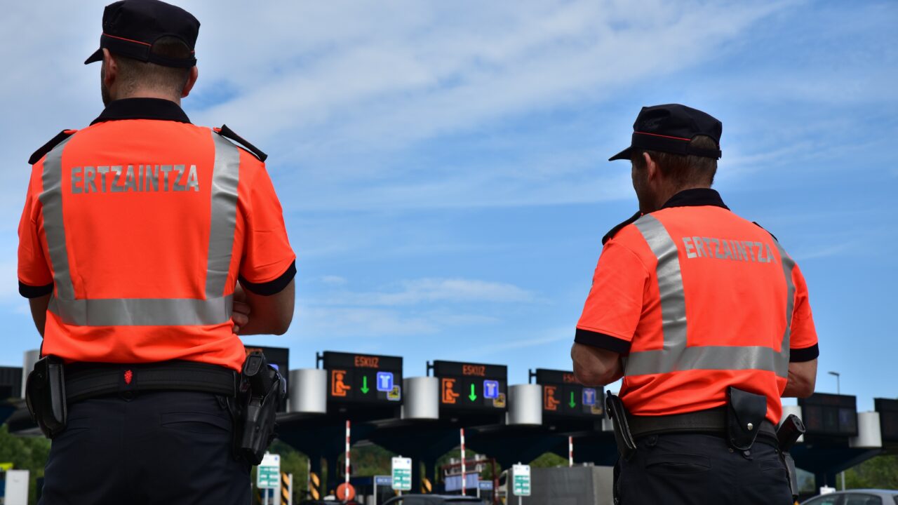 La Ertzaintza intensifica los controles de tráfico: estas son las infracciones que podrían costarte hasta 200 euros
