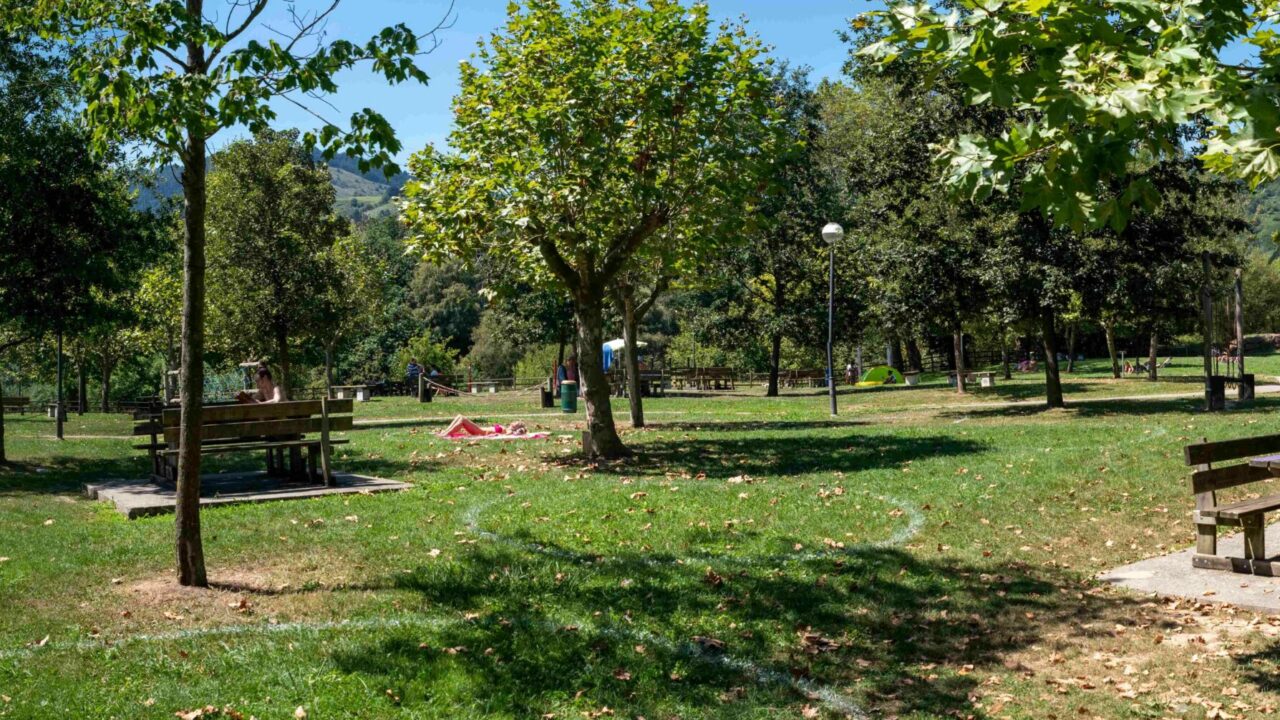 Bilbao activa las duchas de las playas verdes urbanas y estrena una zona de nebulizadores