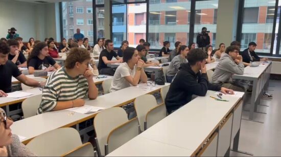 «No es normal que un alumno con un nueve de media salga llorando del examen de Matemáticas de la PAU», denuncia una madre
